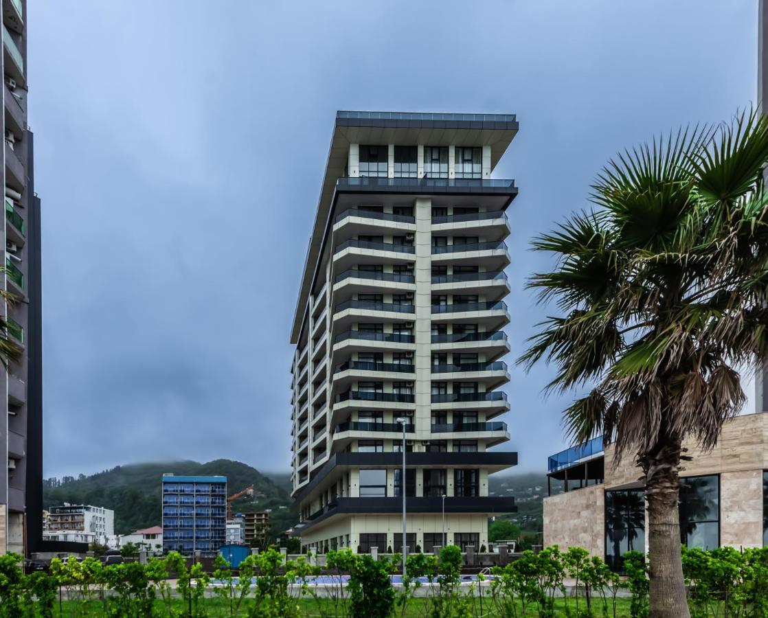 Green Side Apart Hotel バトゥーミ エクステリア 写真
