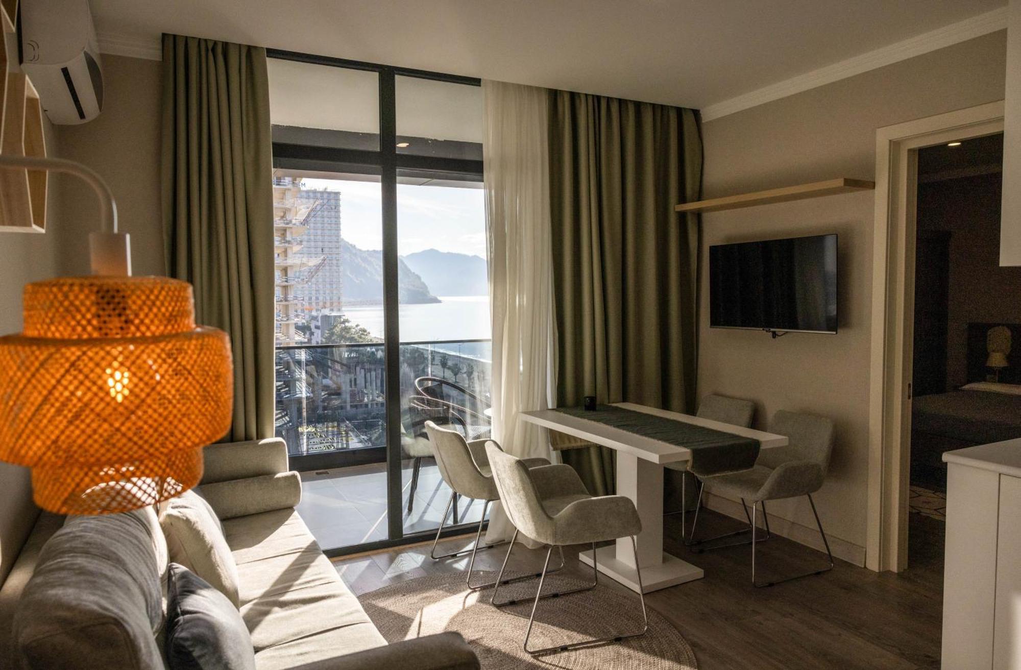 Green Side Apart Hotel バトゥーミ エクステリア 写真